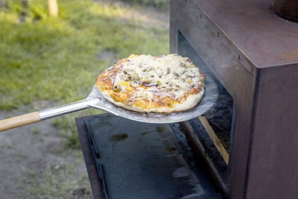 Buitenkachel met pizzaoven